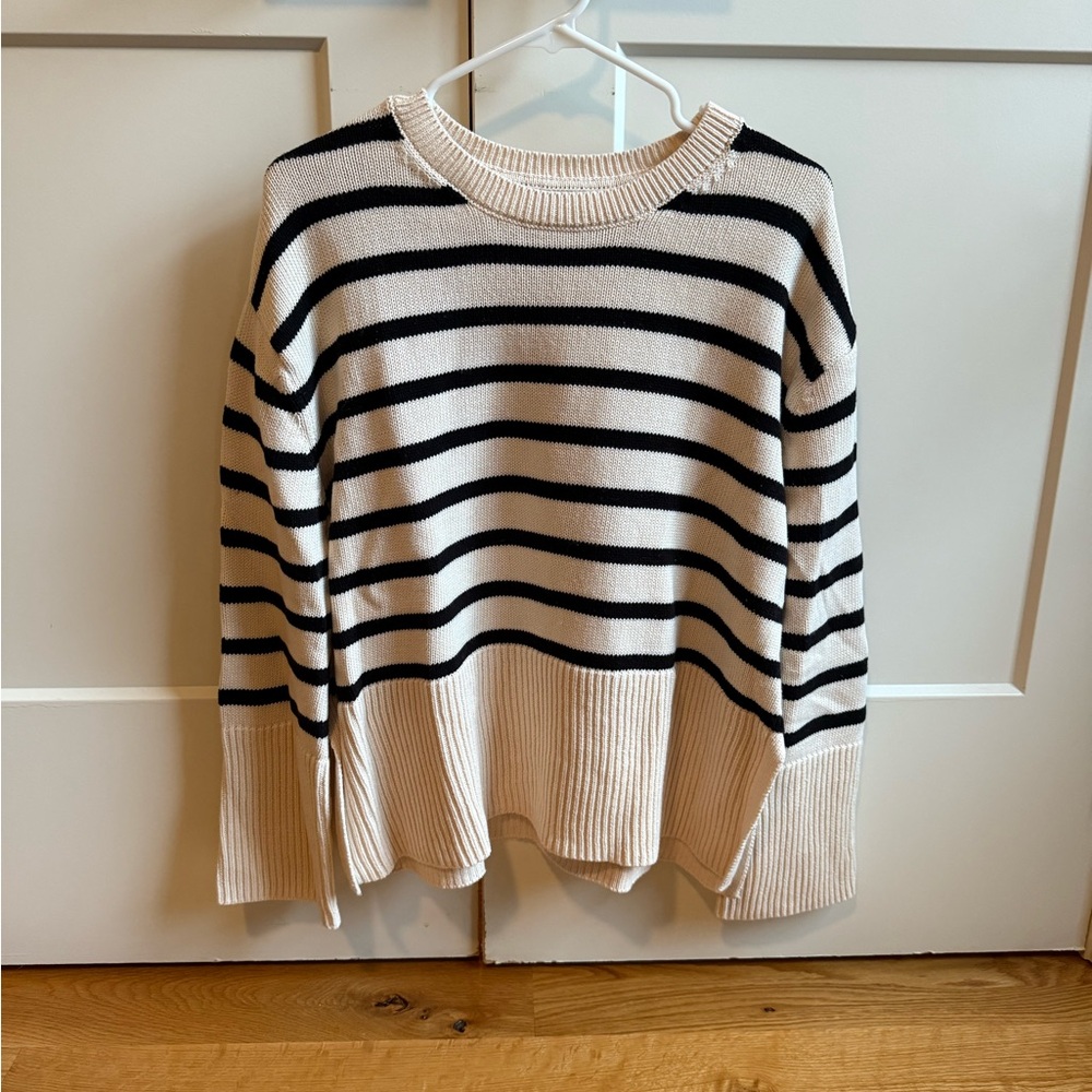 GAP Women's Black and Cream Striped Sweater